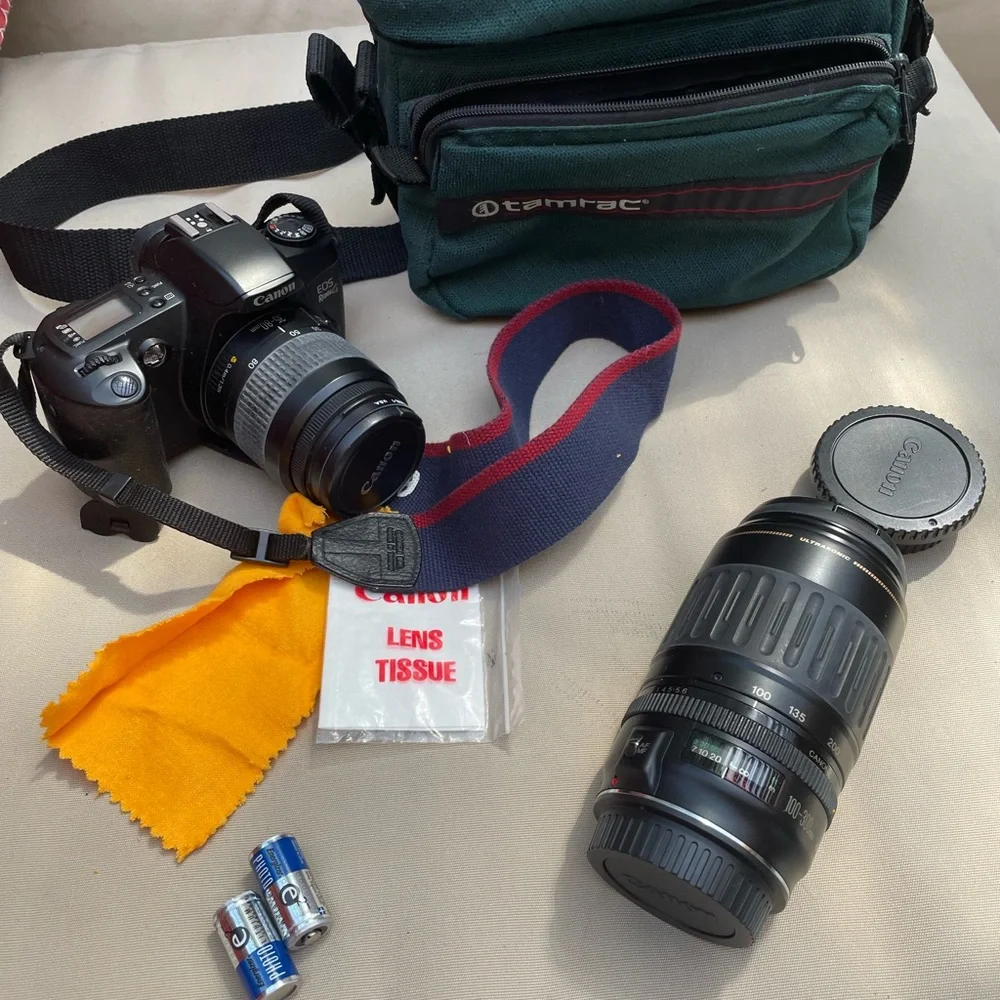 Canon Eos rebel filmed camera with 2 lenses and bag